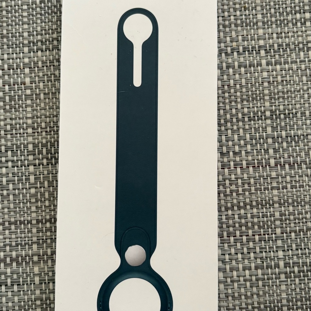 Apple Black Silicone AirTag Holder